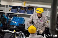 动化流转；“幸福中国行”参访团走入一汽解放